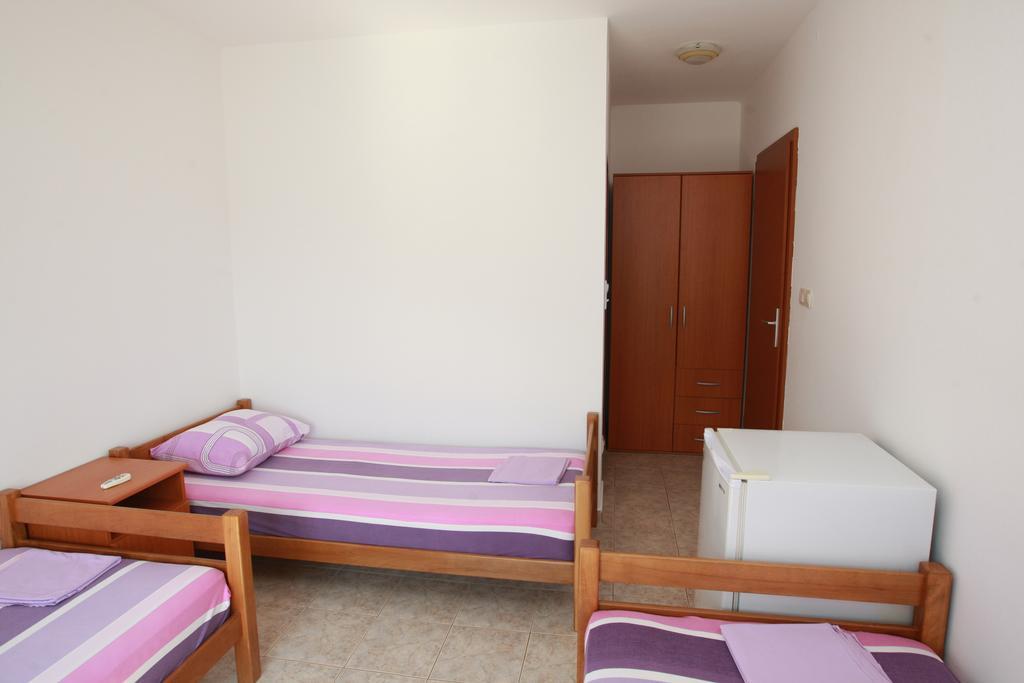 Guest House Ugljevarevic Budua Camera foto
